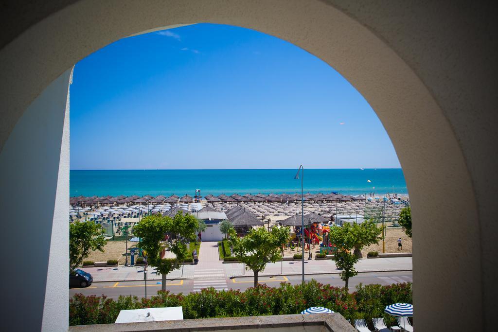 Grand Hotel Don Juan Giulianova Exterior foto